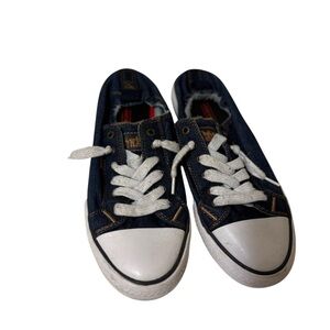 Levi’s  jeans Sneakers with White Accents are stylish and very comfy very new